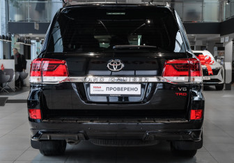 Подержанный автомобиль Toyota Land Cruiser Suv 2019 года (5 фото)