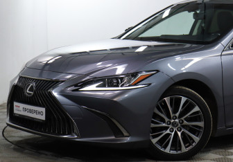 Подержанный автомобиль Lexus ES 2021 года (35 фото)
