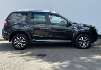 Подержанный автомобиль Nissan Terrano 2015 года (4 фото)