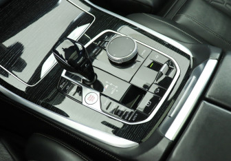 Подержанный автомобиль BMW X7 2020 года (21 фото)