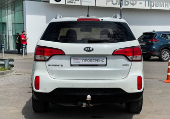 Подержанный автомобиль Kia Sorento 2014 года (6 фото)