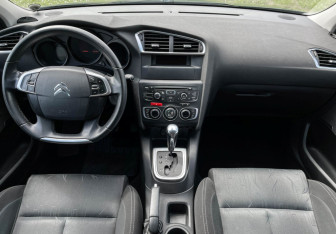 Подержанный автомобиль Citroen C4 Hatchback 2011 года (12 фото)