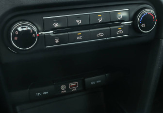 Подержанный автомобиль Kia Ceed Wagon 2019 года (10 фото)