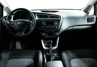 Подержанный автомобиль Kia Ceed Hatchback 2018 года (10 фото)