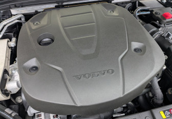 Подержанный автомобиль Volvo V60 2020 года (9 фото)