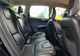 Подержанный автомобиль Volvo XC60 2010 года (14 фото)