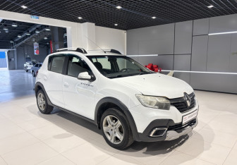 Подержанный автомобиль Renault Sandero 2020 года (5 фото)