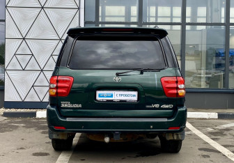 Подержанный автомобиль Toyota Sequoia 2001 года (6 фото)
