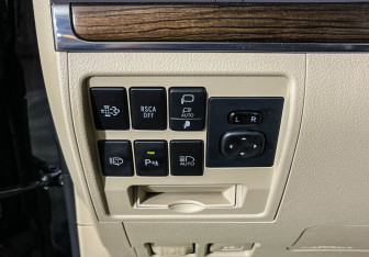 Подержанный автомобиль Toyota Land Cruiser Suv 2019 года (20 фото)