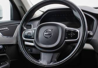 Подержанный автомобиль Volvo XC90 2016 года (15 фото)