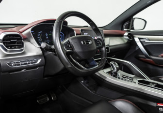 Подержанный автомобиль Geely Coolray 2022 года (9 фото)