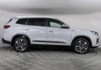 Подержанный автомобиль Chery Tiggo 8 Pro Max 2023 года (4 фото)