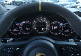 Подержанный автомобиль Porsche Cayenne 2021 года (11 фото)