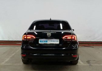 Подержанный автомобиль Volkswagen Jetta Sedan 2014 года (6 фото)