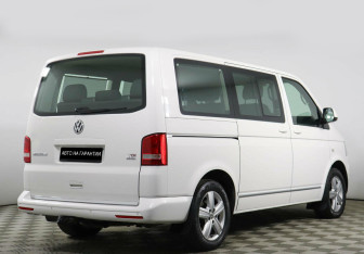 Подержанный автомобиль Volkswagen Multivan 2014 года (3 фото)