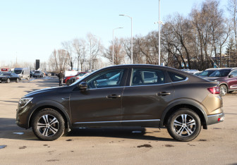 Подержанный автомобиль Renault Arkana 2019 года (8 фото)