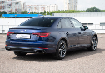 Подержанный автомобиль Audi A4 Sedan 2019 года (7 фото)