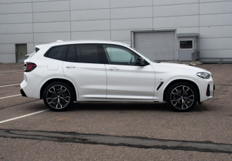 Подержанный автомобиль BMW X3 2021 года (4 фото)
