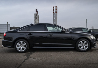 Подержанный автомобиль Audi A6 Sedan 2017 года (7 фото)