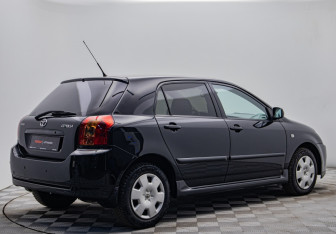 Подержанный автомобиль Toyota Corolla Hatchback 2005 года (5 фото)