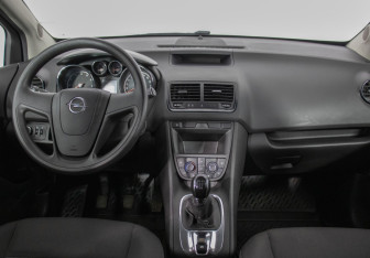 Подержанный автомобиль Opel Meriva 2011 года (13 фото)