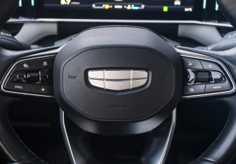 Подержанный автомобиль Geely Atlas 2024 года (11 фото)