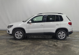 Подержанный автомобиль Volkswagen Tiguan 2014 года (8 фото)