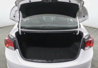 Подержанный автомобиль Hyundai Elantra Sedan 2013 года (12 фото)