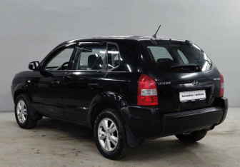 Подержанный автомобиль Hyundai Tucson 2008 года (7 фото)