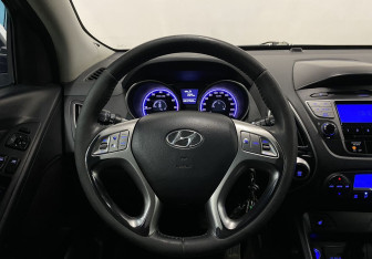 Подержанный автомобиль Hyundai ix35 2011 года (14 фото)