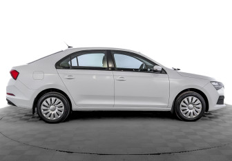 Подержанный автомобиль Skoda Rapid Liftback 2021 года (4 фото)