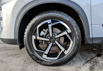 Подержанный автомобиль Jaecoo J7 2024 года (19 фото)