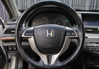 Подержанный автомобиль Honda Crosstour 2011 года (17 фото)