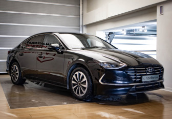 Подержанный автомобиль Hyundai Sonata 2021 года (3 фото)