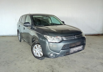 Подержанный автомобиль Mitsubishi Outlander 2014 года (3 фото)