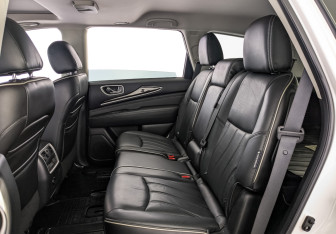 Подержанный автомобиль Infiniti QX60 2018 года (18 фото)