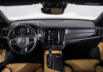 Подержанный автомобиль Volvo V90 Cross Country 2019 года (14 фото)