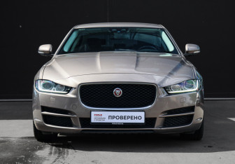 Подержанный автомобиль Jaguar XE 2016 года (2 фото)