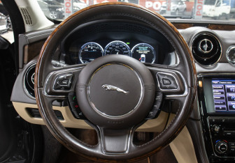 Подержанный автомобиль Jaguar XJ 2013 года (16 фото)