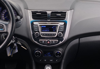 Подержанный автомобиль Hyundai Solaris Sedan 2015 года (12 фото)