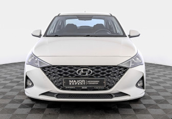 Подержанный автомобиль Hyundai Solaris Sedan 2021 года (2 фото)