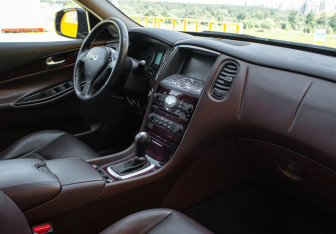 Подержанный автомобиль Infiniti QX50 2016 года (7 фото)