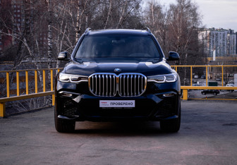 Подержанный автомобиль BMW X7 2020 года (2 фото)