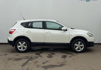 Подержанный автомобиль Nissan Qashqai 2013 года (4 фото)