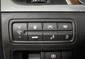 Подержанный автомобиль Genesis G80 2017 года (17 фото)