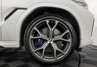 Подержанный автомобиль BMW X6 2020 года (7 фото)