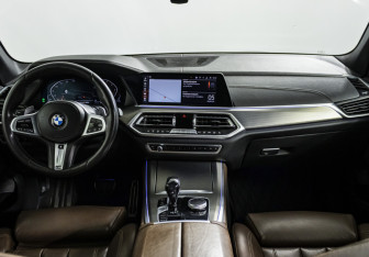 Подержанный автомобиль BMW X5 2019 года (17 фото)