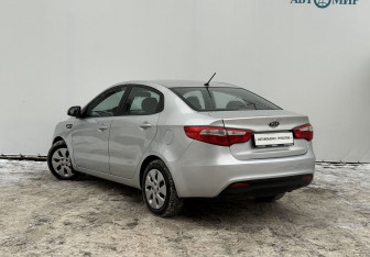 Подержанный автомобиль Kia Rio Sedan 2012 года (7 фото)