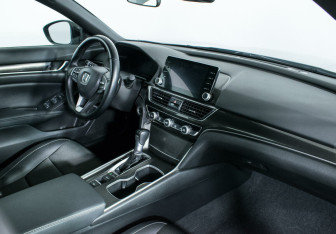 Подержанный автомобиль Honda Accord Sedan 2022 года (9 фото)