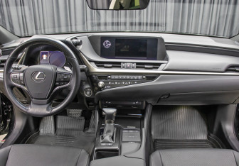 Подержанный автомобиль Lexus ES 2021 года (14 фото)